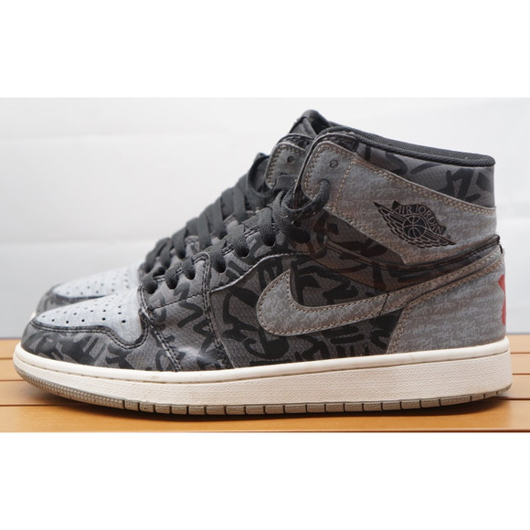 Men’s Size 11 Nike Air Jordan 1 Retro High OG Rebellionaire NICE!! 555088-036 - Picture 4 of 9